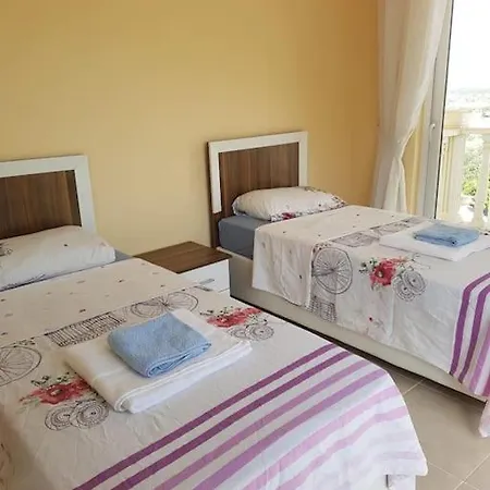 8 Sleeps, Spacious With Private Pool In - Awz 332