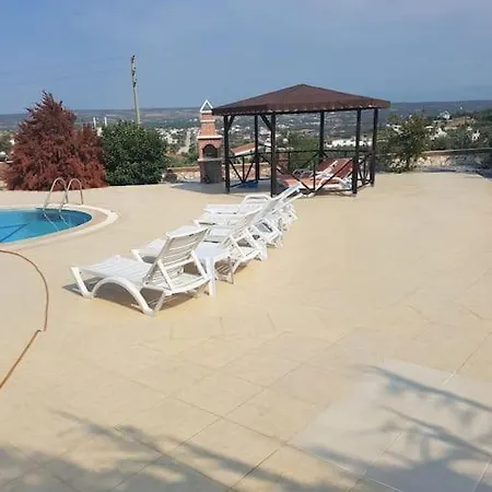 8 Sleeps, Spacious With Private Pool In - Awz 332