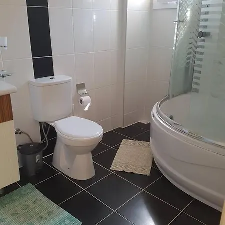 Willa 8 Sleeps, Spacious With Private Pool In - Awz 332 *